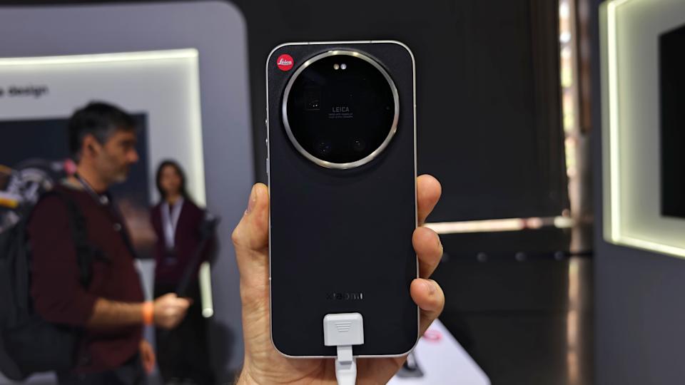Leica Leitzphone by Xiaomi hands-on at MWC 2026§